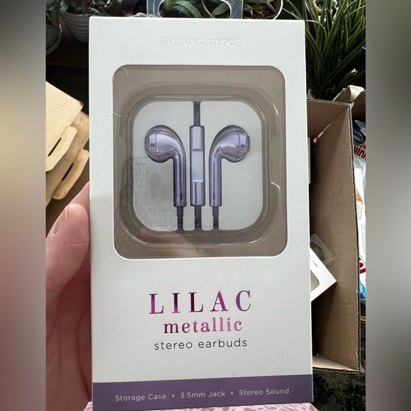 Earbuds - Picture 1 of 5